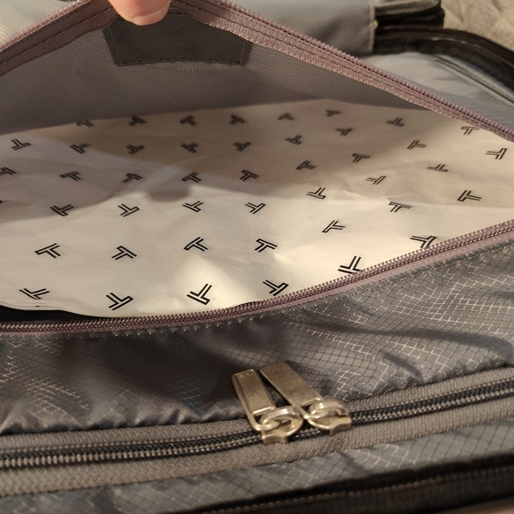 [NWT] Tumi 19 Degree Continental Expandable Carry-On Polycarbonate ($795 Retail) - Picture 11 of 16